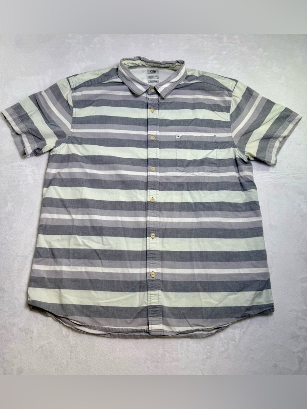 Quiksilver Men's‎ Short-Sleeve Button-Up Shirt - Gray & White Stripes